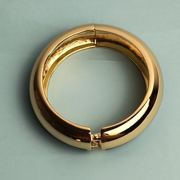 STATEMENT Modernist Black Enamel Gold Plated Hinged Cuff Bangle Bracelet - Picture 6 of 8